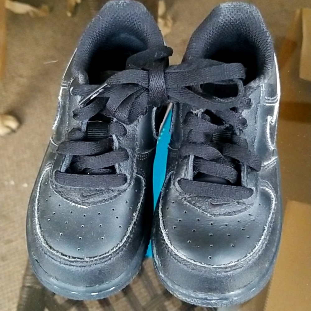 Boys EUC Nike Sneakers